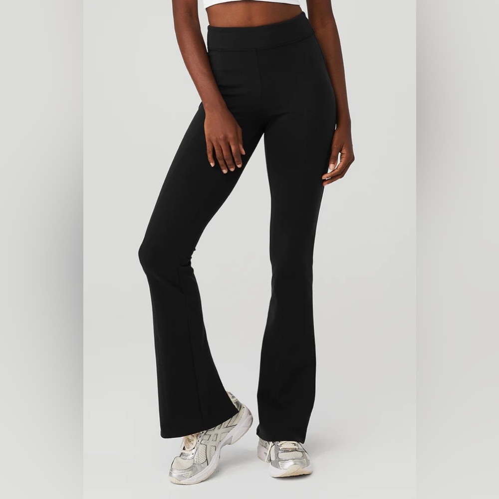 Alo Yoga Airbrush High-Waist Kick-Back legging.